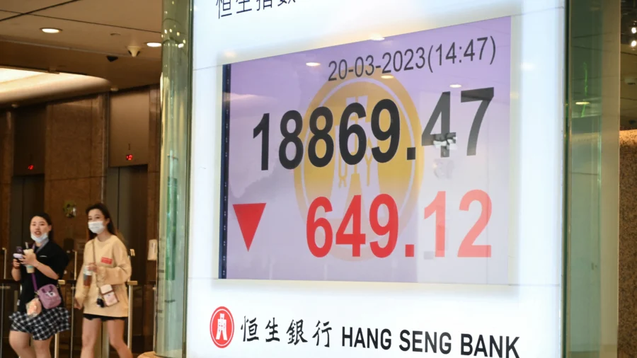 Global Investors' China Sentiment Sours as Sell-Off Rattles Chinese, Hong Kong Stock Markets