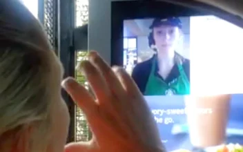 Woman Uses ASL to Order Starbucks