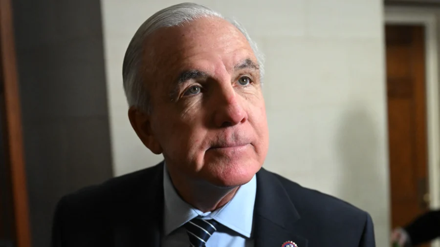 6 US Lawmakers Calling for a China Travel Ban