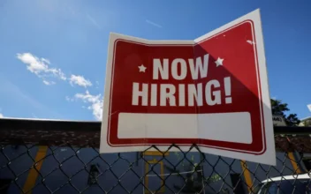 US Job Growth Disappoints in Latest Warning Sign for Economy