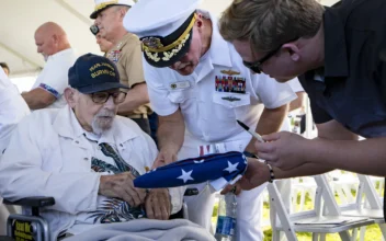 Centenarian Survivors of Pearl Harbor Attack Return to Honor Those Who Perished 82 Years Ago
