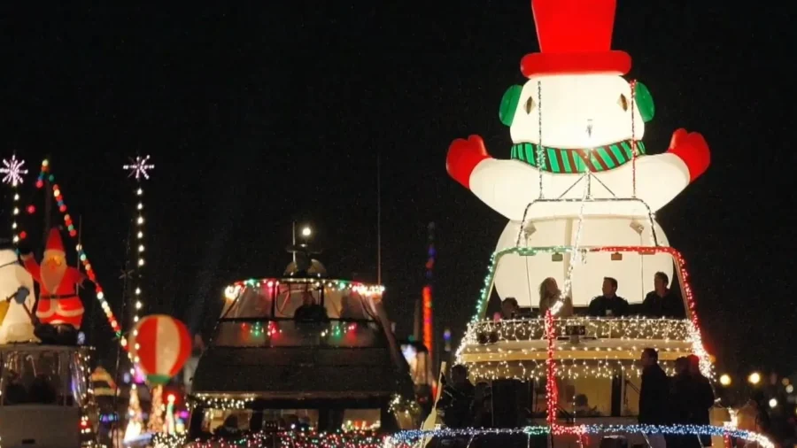 Christmas Boat Parades Arrive This Season!