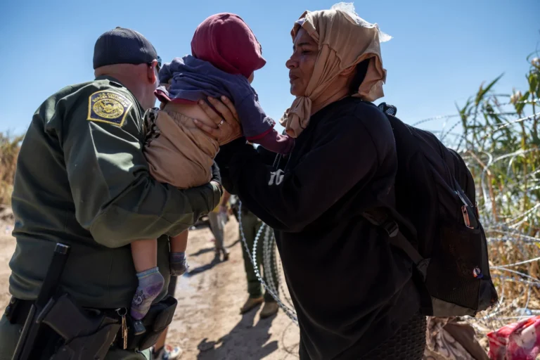 Judge Bans Separating Illegal Immigrant Families at US Southern Border for 8 Years