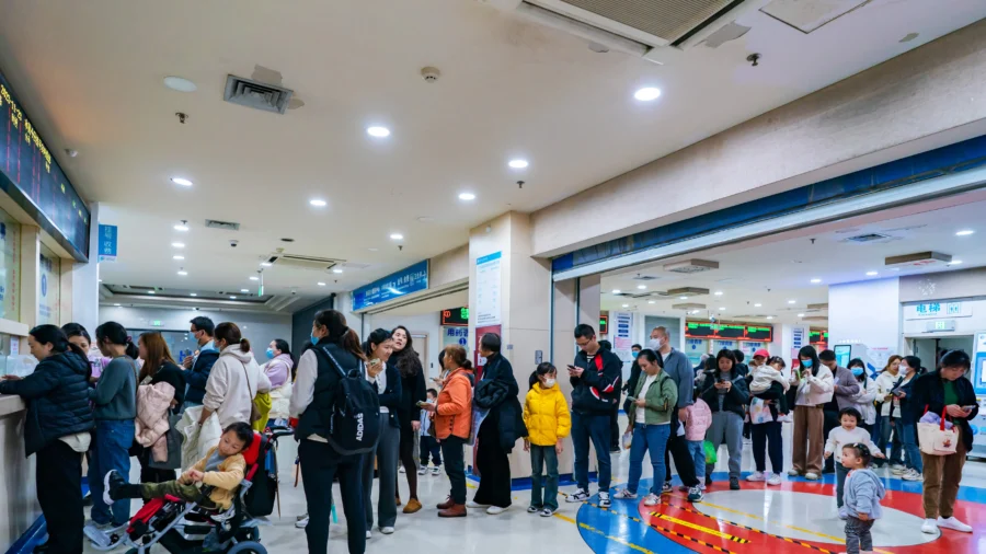 Hospitals Overwhelmed in Anhui, China
