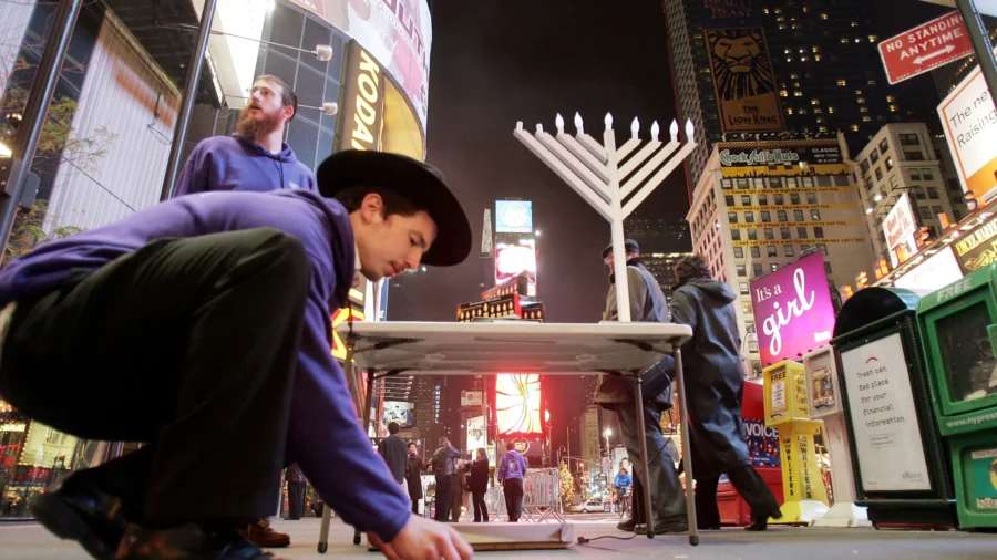 Rabbi: America Rejecting Its Founding Values as Jews Reportedly Reluctant to Celebrate Hanukkah Openly