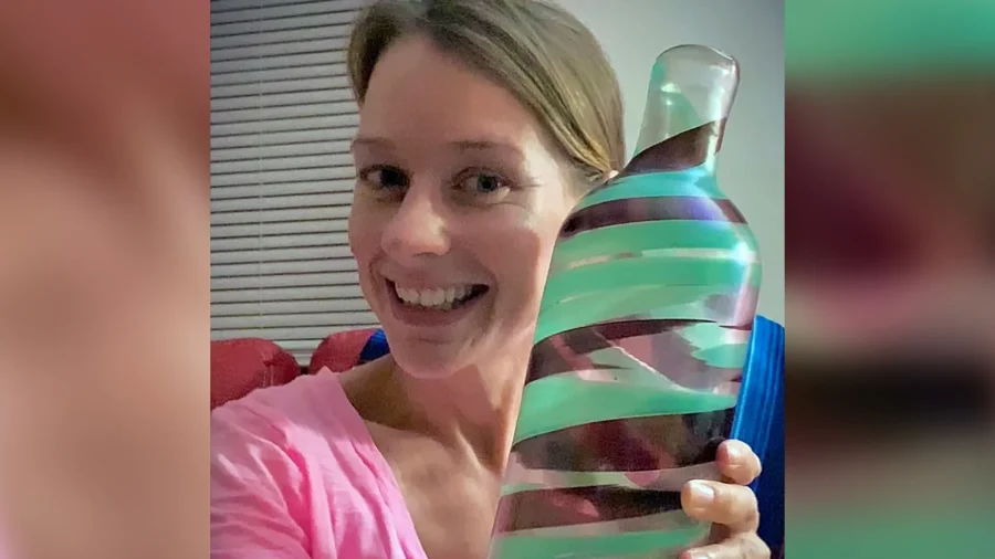 She Bought Colorful Vase at Goodwill for $3.99; Rare Piece Sold at Auction for $107,000