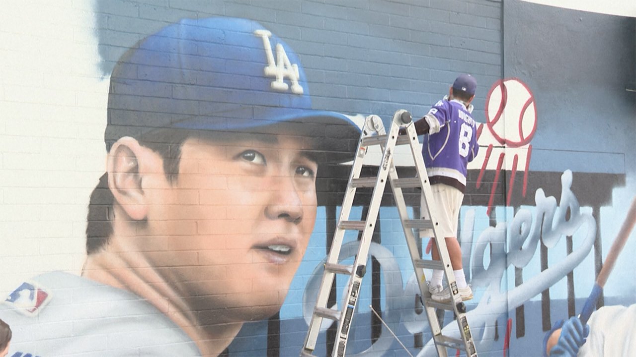 Murals of Shohei Ohtani Pop Up Across Los Angeles | NTD