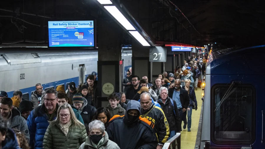 Busiest Holiday Travel Season in Years Is Off to a Smooth Start With Few Airport Delays