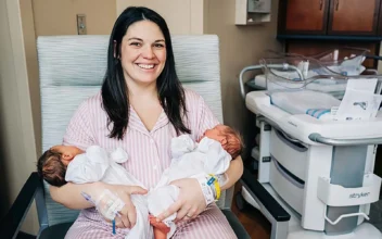 Woman Pregnant in Each of Her Two Uteruses Gives Birth to Twins