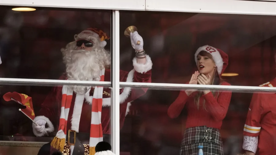 Taylor Swift Celebrates Christmas Day by Watching Travis Kelce and Chiefs Play Las Vegas