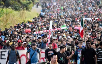 New Migrant Caravan Fuels Calls for Tougher Border Deal Negotiations: Expert
