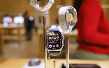 NTD Business (Dec. 27): Apple Wins Bid to Pause Ban on Smartwatches; Oil Companies Make $250 Billion in Mergers for 2023