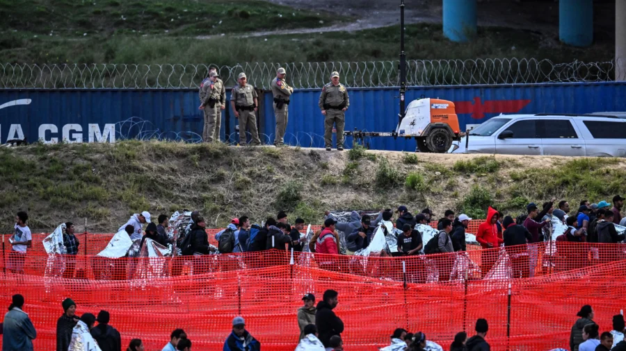 Surging Migrant Caravan Fuels Debate Over Resource Shortages