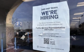 US Applications for Unemployment Benefits Fall Again as Job Market Continues to Show Strength
