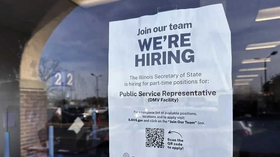 US Applications for Unemployment Benefits Fall Again as Job Market Continues to Show Strength