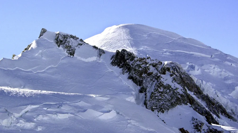 Avalanche Killed 2 British Skiers on Mont Blanc