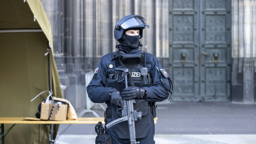 German Officials Detain 3 More Suspects in Connection With Cologne Cathedral Attack Threat