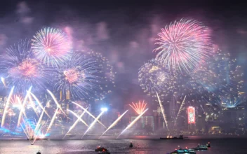 LIVE NOW: Fireworks Illuminate Skies Around the World to Mark New Year’s Eve