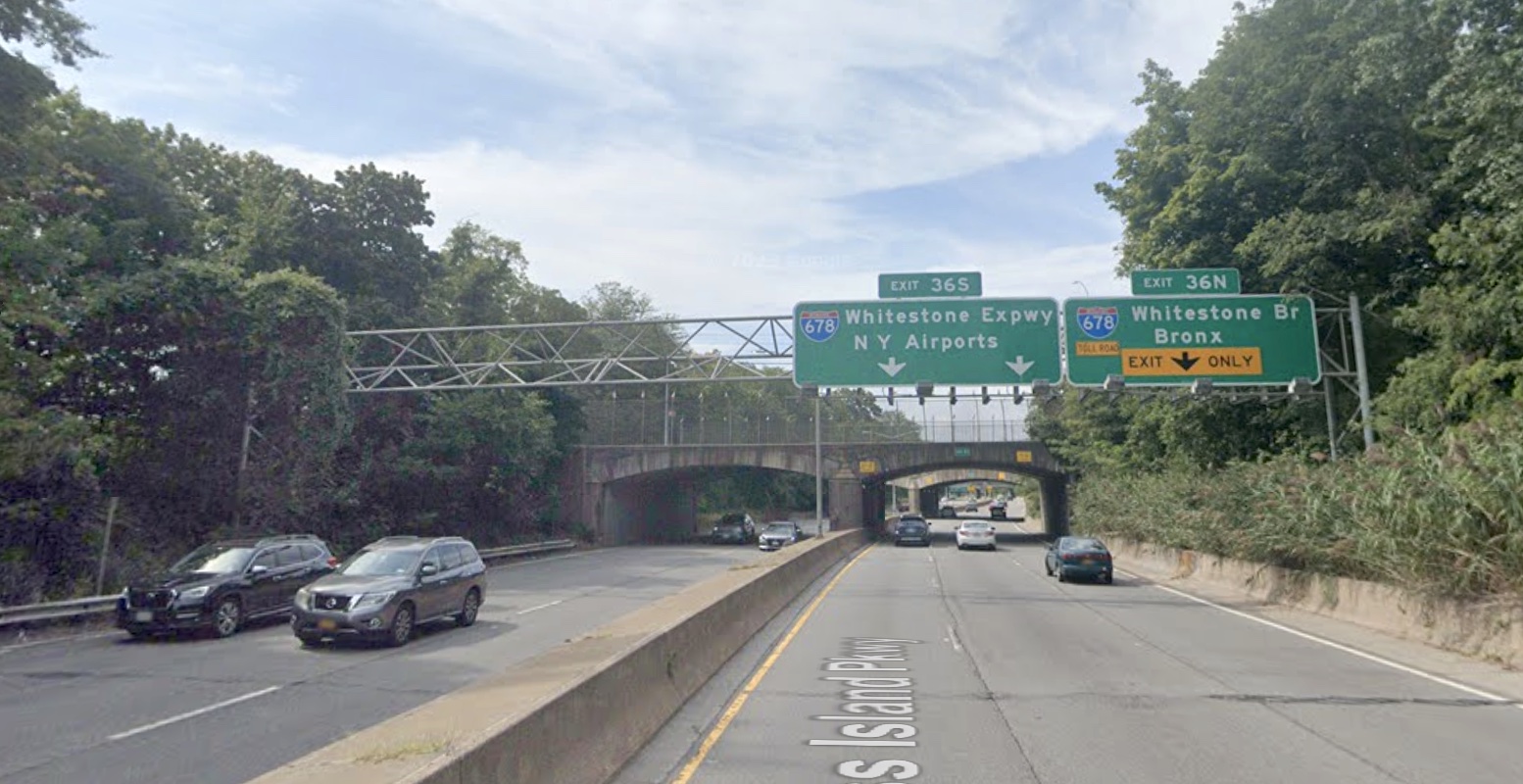 Crash on New York City Parkway Leaves 5 Dead NTD