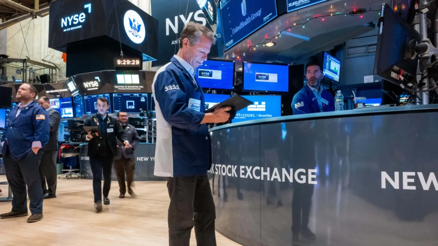 Most Americans Perceive Recession, Despite Economists' Optimism on Economic Upturn: Survey