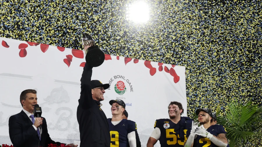 Michigan Wolverines, Washington Huskies Advance to College Footbal Championship Finals