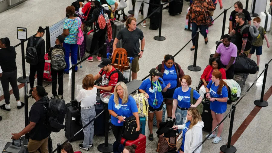 US Flight Cancellations Fall to Lowest Rate in at Least Decade