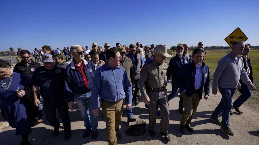 Republicans Call to Shut Down Border or Government