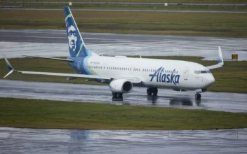 Alaska Airlines and United Grapple With Flight Disruptions as Boeing 737 MAX 9 Groundings Continue