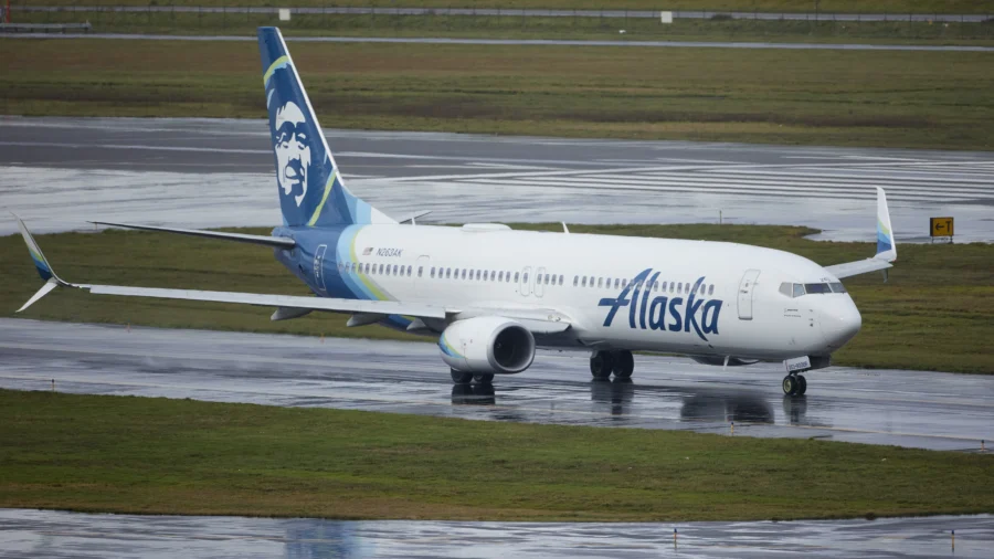 Alaska Airlines and United Grapple With Flight Disruptions as Boeing 737 MAX 9 Groundings Continue