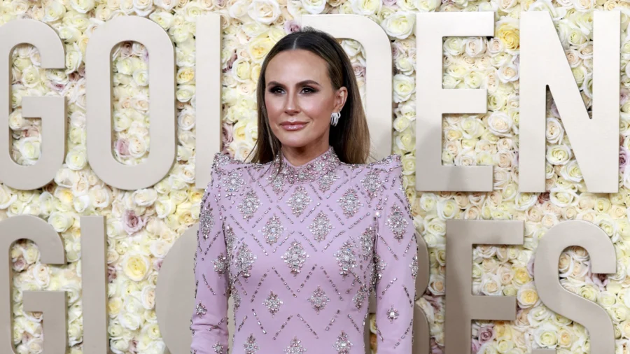 E! Host Keltie Knight Crawls the Red Carpet After Losing Diamond at the Golden Globes