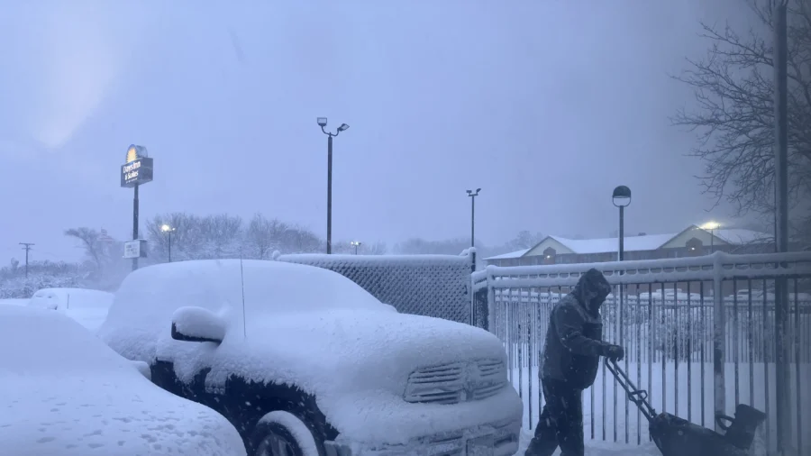 Wintry Iowa Weather Disrupts GOP Campaigns, Might Depress Caucus Night Turnout