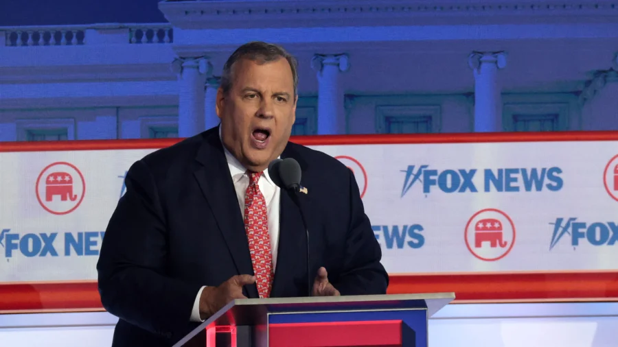 Chris Christie Holds Town Hall in Windham, New Hampshire