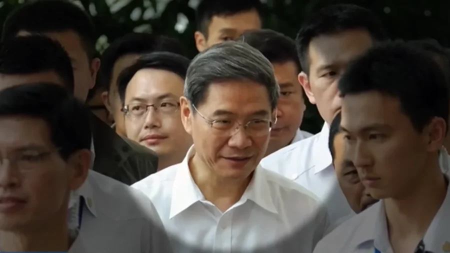 ‘Peace or War’: Chinese Official Hints Threat at Taiwan