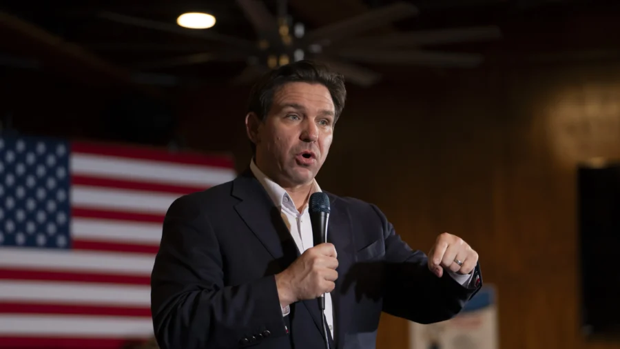 DeSantis Campaigns in Iowa Ahead of Caucuses