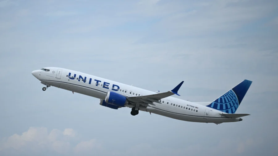United Airlines Plane Loses Part of Its Wing Mid-Air
