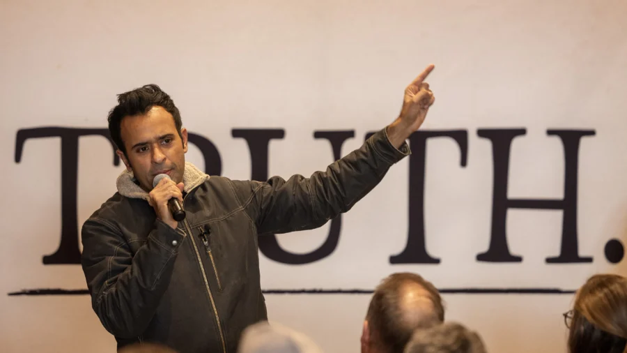Ramaswamy Campaigns in Ames the Day Before Iowa Caucus
