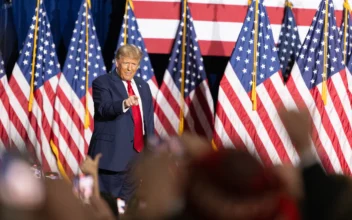 Trump Strikes Unifying Tone, Praises Competitors in Iowa Victory Speech