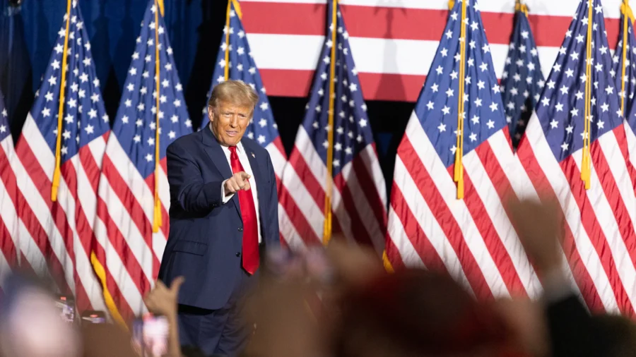Trump Strikes Unifying Tone, Praises Competitors in Iowa Victory Speech