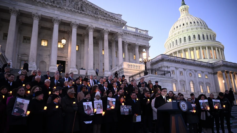 US Lawmakers Hold Vigil for Israeli Hostages at Capitol