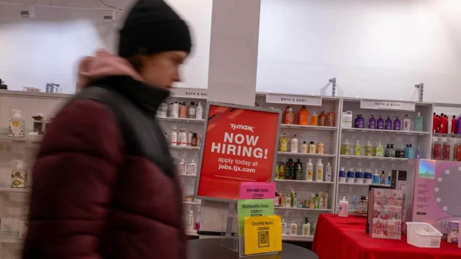 US Weekly Unemployment Claims Plummet to Lowest Since September 2022