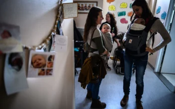 France to Reform Parental Leave After Births Hit Post-War Low