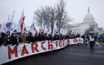 Thousands of Pro-Lifers Brave Snow in Washington for Annual ‘March for Life’