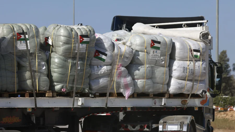 Humanitarian Aid Chaos and Hostage Mediation Controversy in Gaza