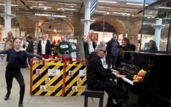 Pianist Returns After Clash With Chinese Group