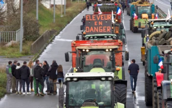 French Farmers Blocking Major Highways With Tractors in Paris