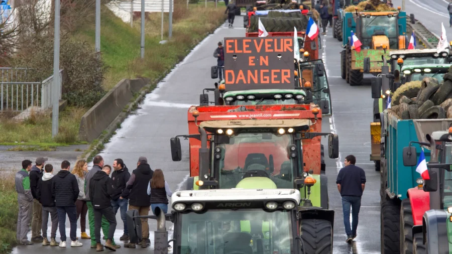 French Farmers Blocking Major Highways With Tractors in Paris