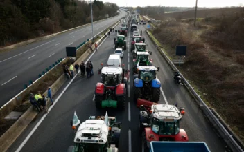 French Farmers Block Highways to Step Up Pressure on Government