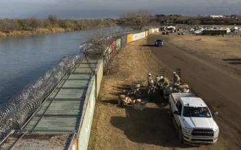 Authorities From Florida, Texas Reportedly Save Migrant Girl from Rio Grande
