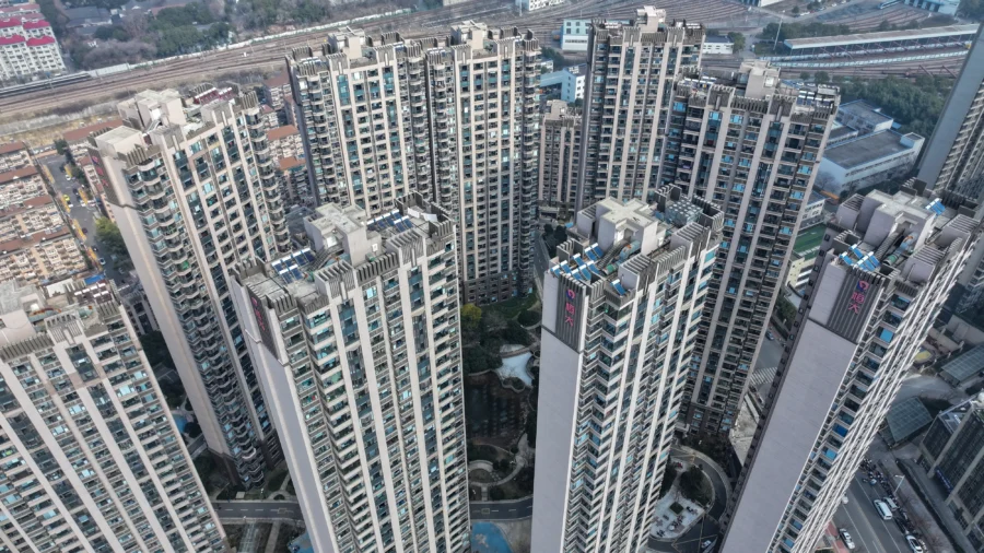 Chinese Banks Sell Properties Amid Declining Housing Market Crisis