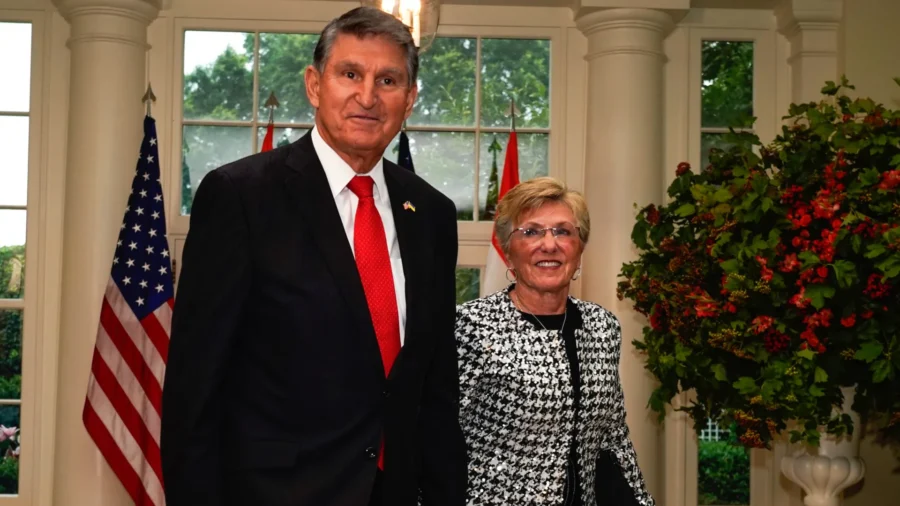 Sen. Joe Manchin’s Wife Hospitalized After Man Fleeing Police Crashes Into SUV Carrying Her